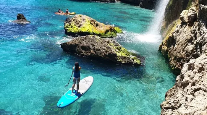 Monitora de Wailele haciendo la ruta paddle surf cascada Maro Nerja Malaga