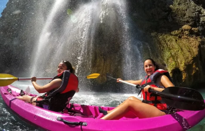 dos-mujeres-ruta-kayak-maro-cascada-nerja
