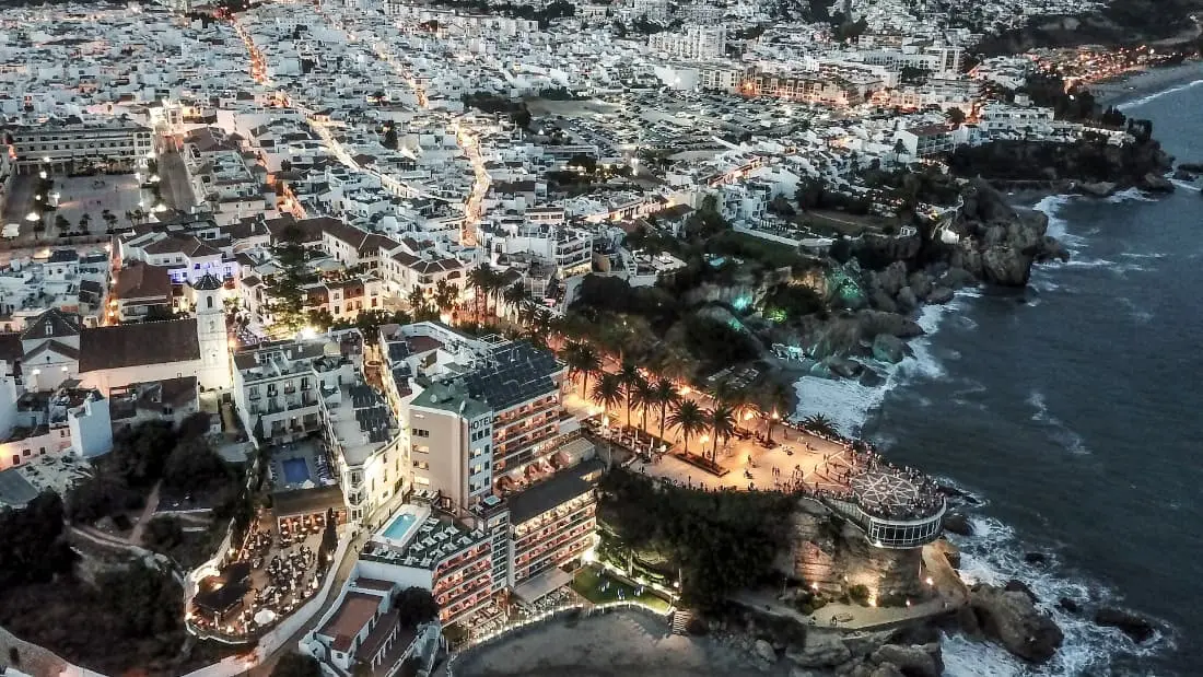 Vista aérea del Balcon de Europa en Nerja Malaga